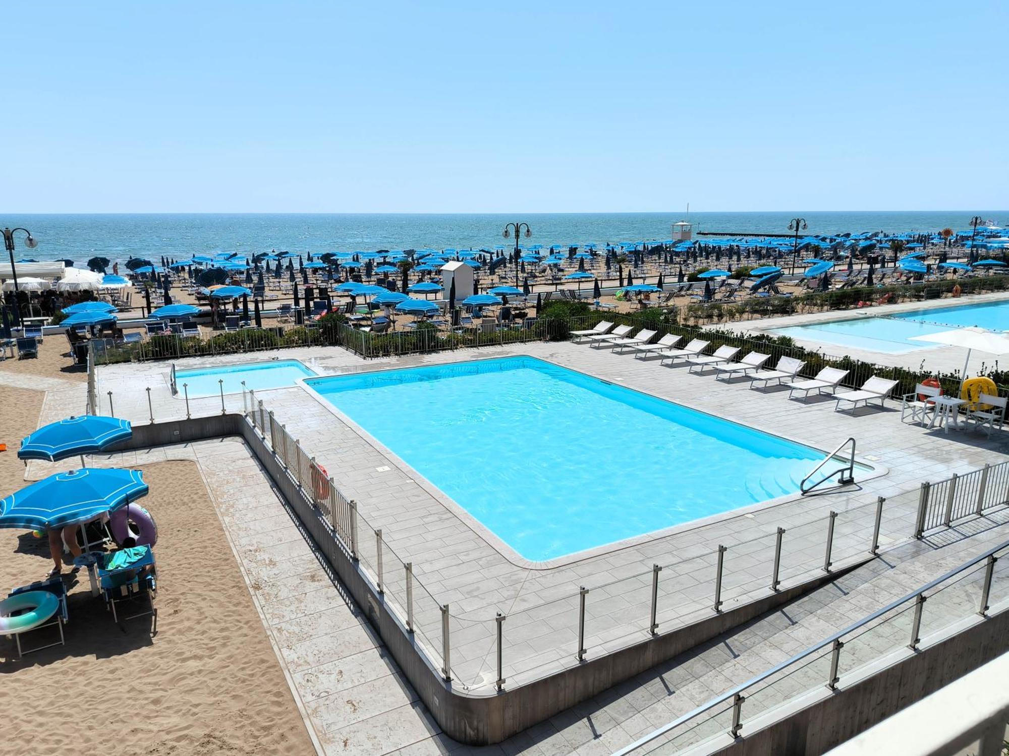 Apollo Fronte Mare Leilighet Lido di Jesolo Eksteriør bilde