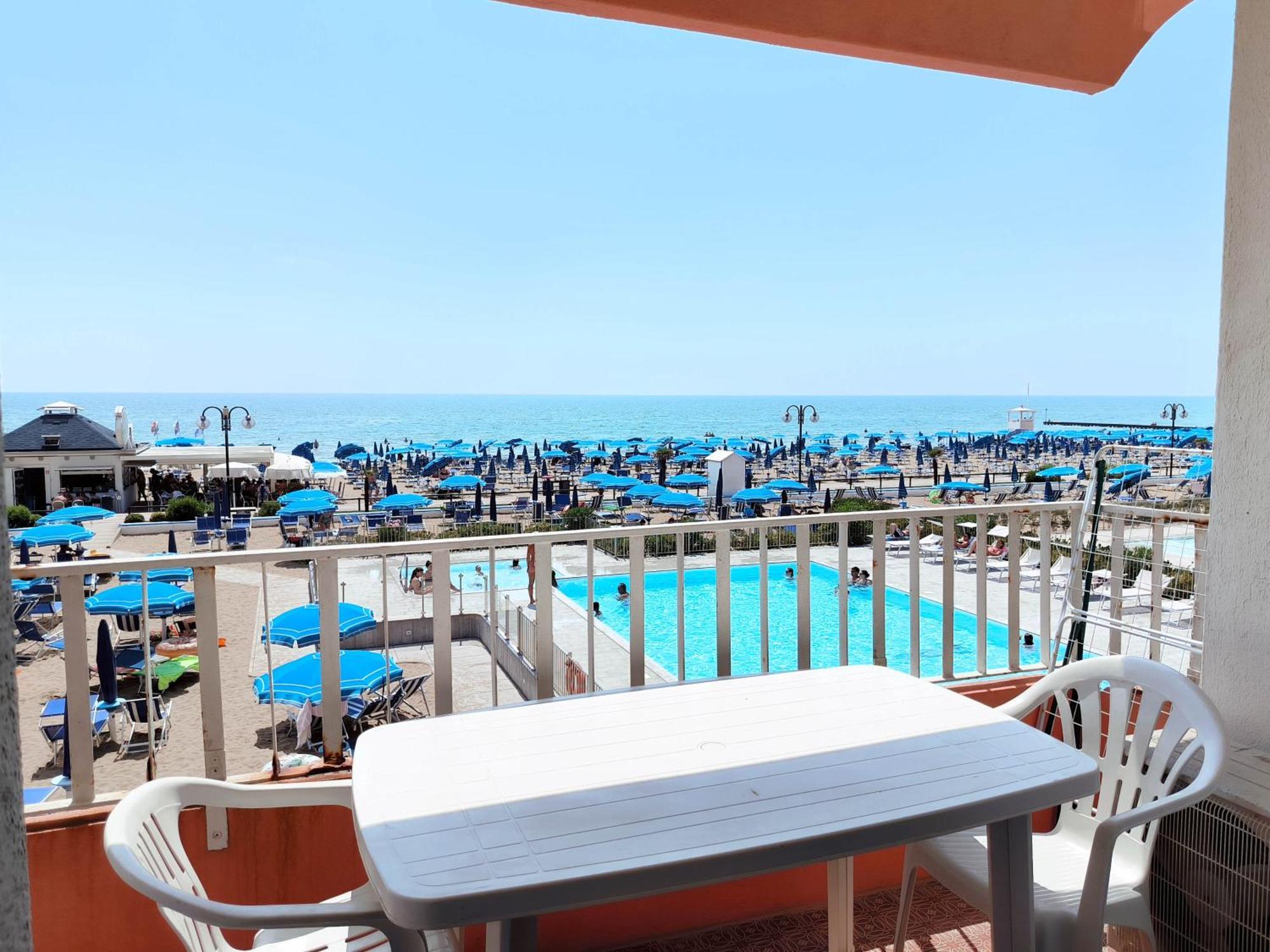 Apollo Fronte Mare Leilighet Lido di Jesolo Eksteriør bilde